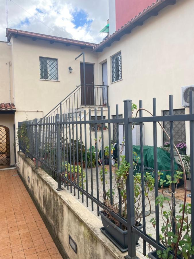 Residenza Niutta- Roma Apartment ภายนอก รูปภาพ